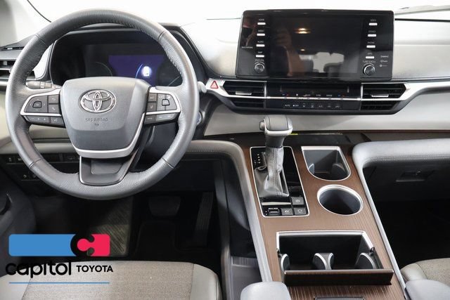 Used 2024 Toyota Sienna XLE FWD image 13