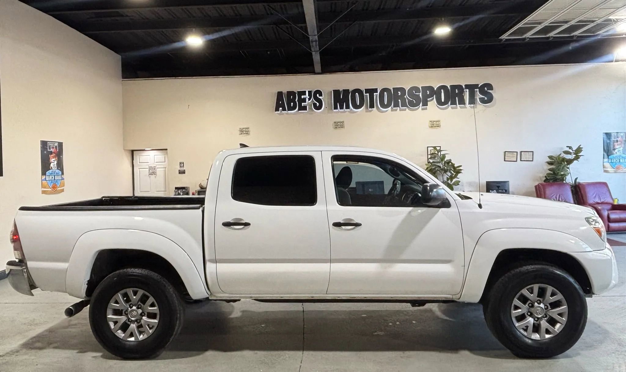 Used 2014 Toyota Tacoma 4x4 Double Cab w/ TRD Off-Road Package image 4