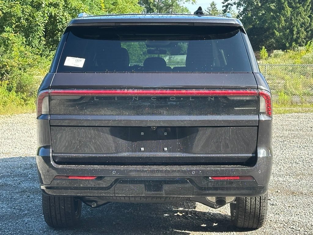 New 2027 Lincoln Navigator Reserve AWD/4WD image 4