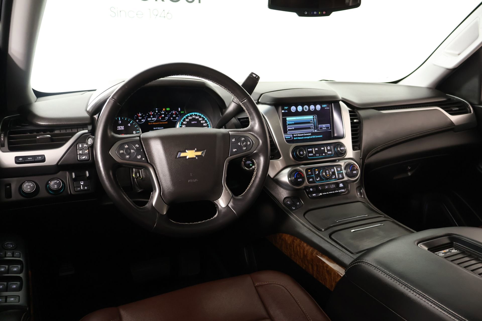 Used 2019 Chevrolet Suburban Premier w/ Premier Plus Edition image 2