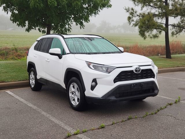 Used 2019 Toyota RAV4 XLE FWD image 2