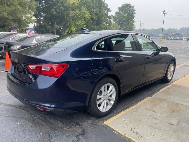 Used 2016 Chevrolet Malibu LT FWD image 2