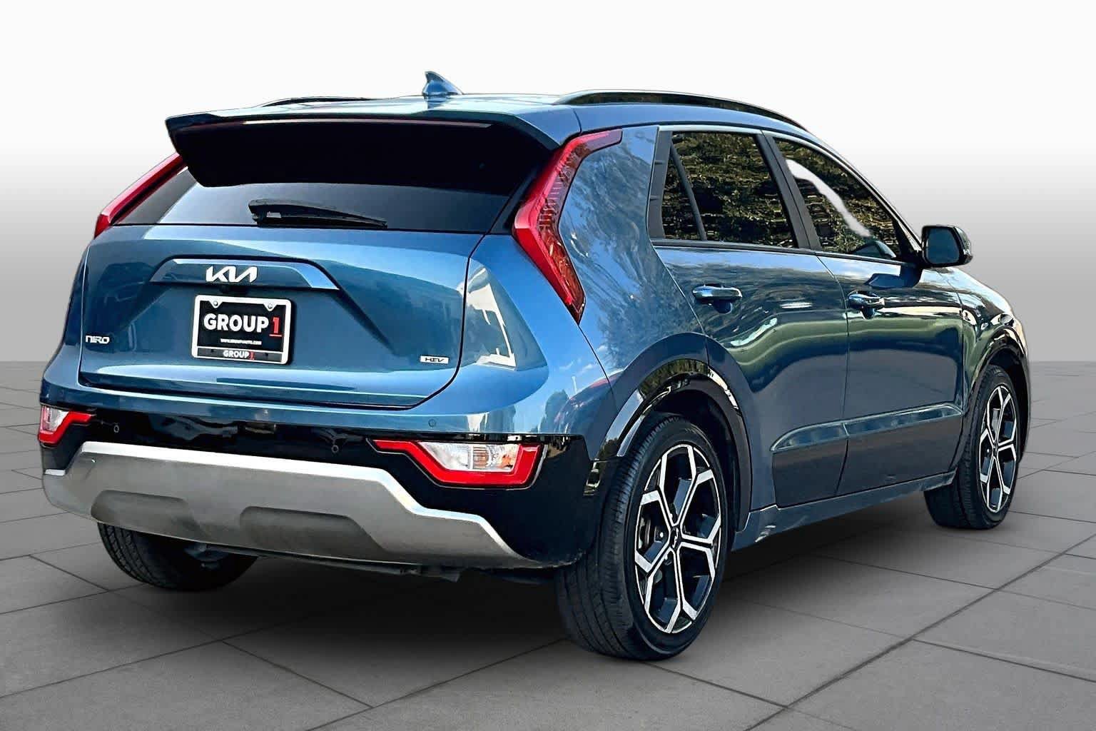 Used 2023 Kia Niro EX Touring FWD image 13