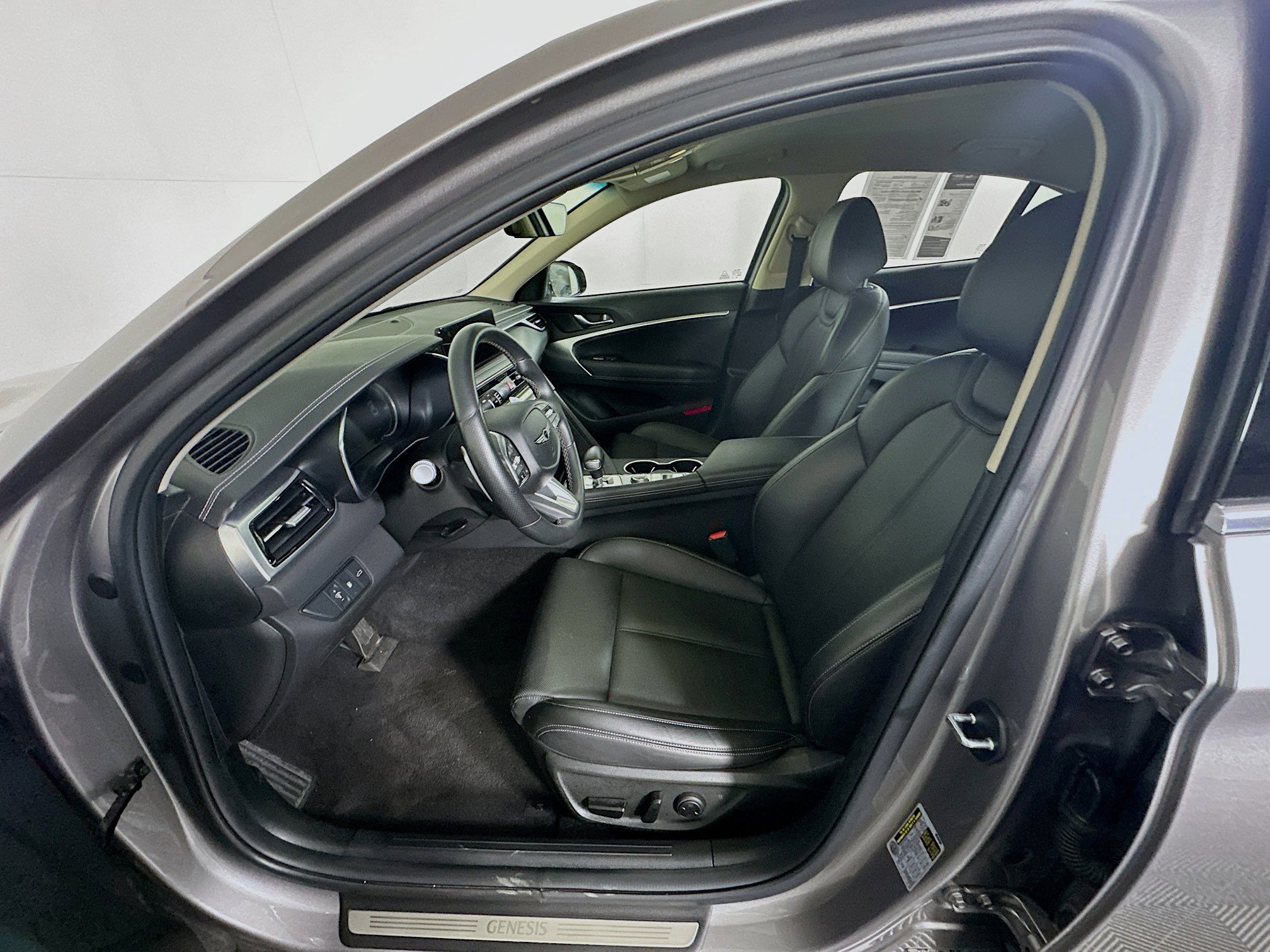 Used 2025 Genesis G70 2.5T image 13