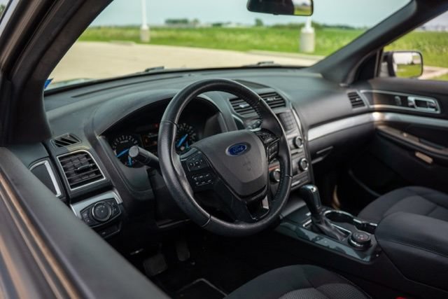 Used 2017 Ford Explorer XLT AWD/4WD image 13