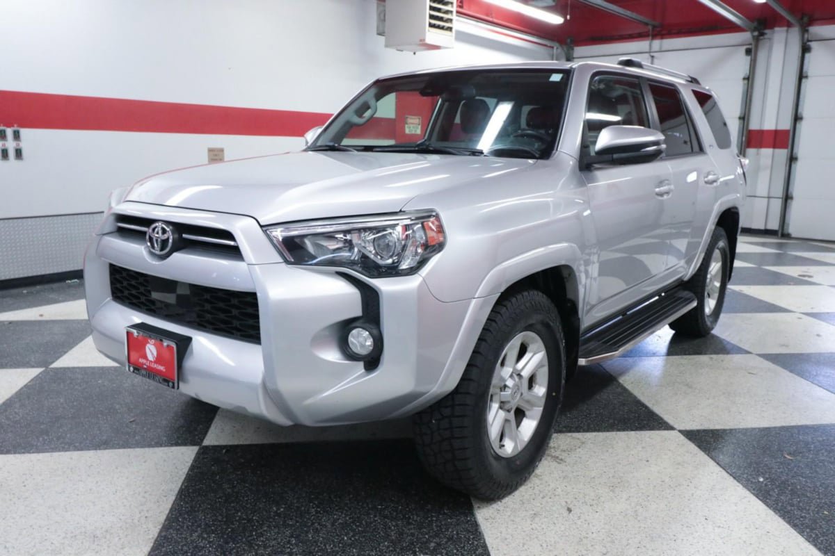 Used 2020 Toyota 4Runner SR5 Premium w/ Moonroof Package RWD image 5