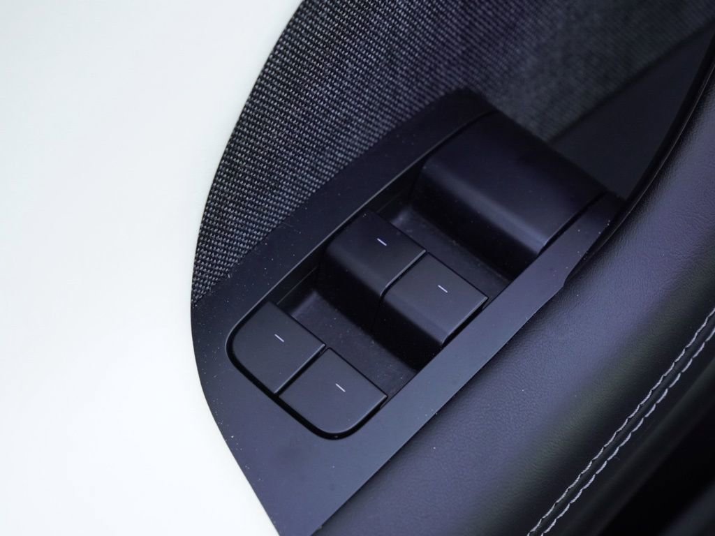 Used 2022 Tesla Model X Plaid image 11