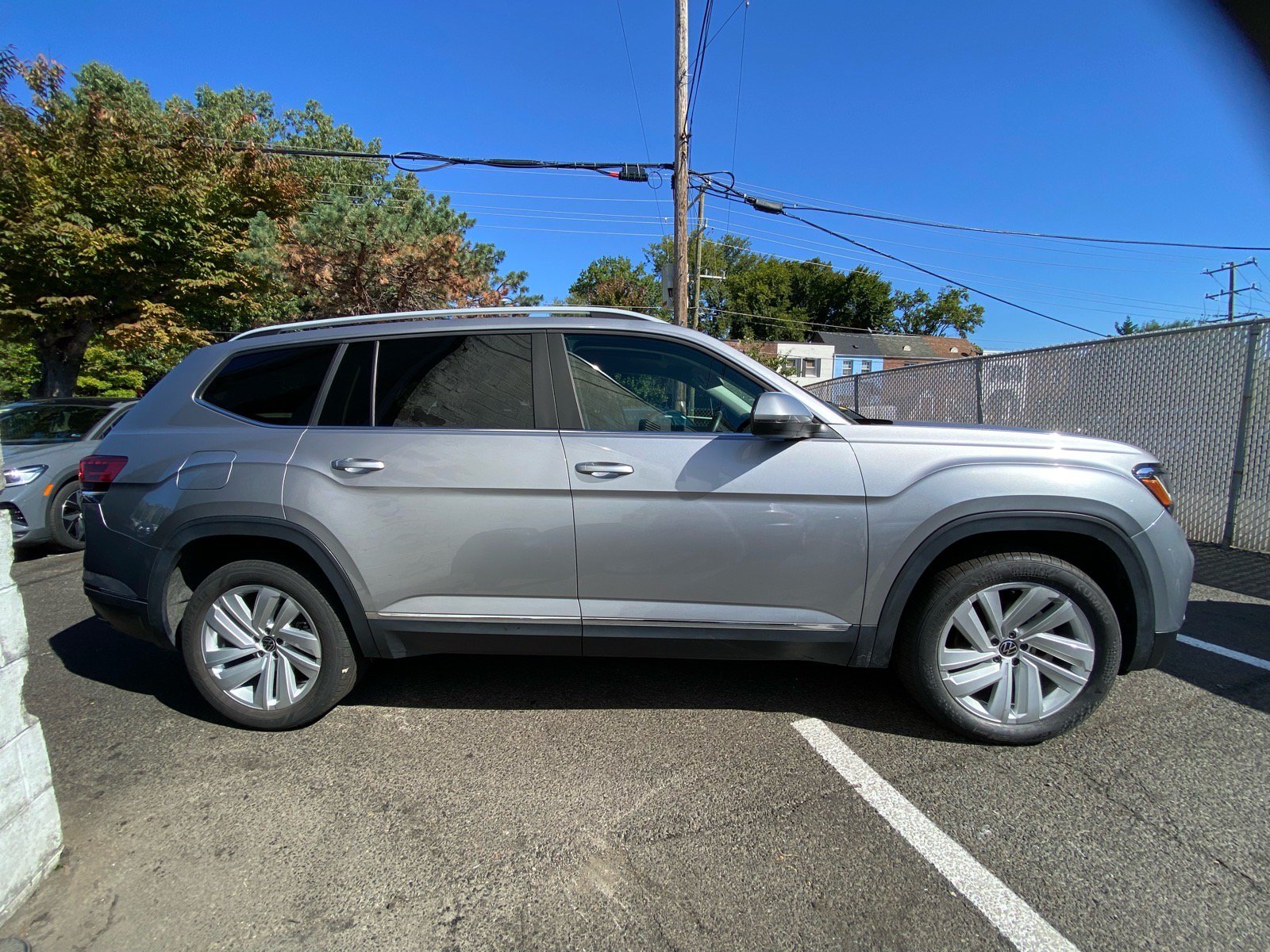 Used 2021 Volkswagen Atlas SEL AWD/4WD image 2