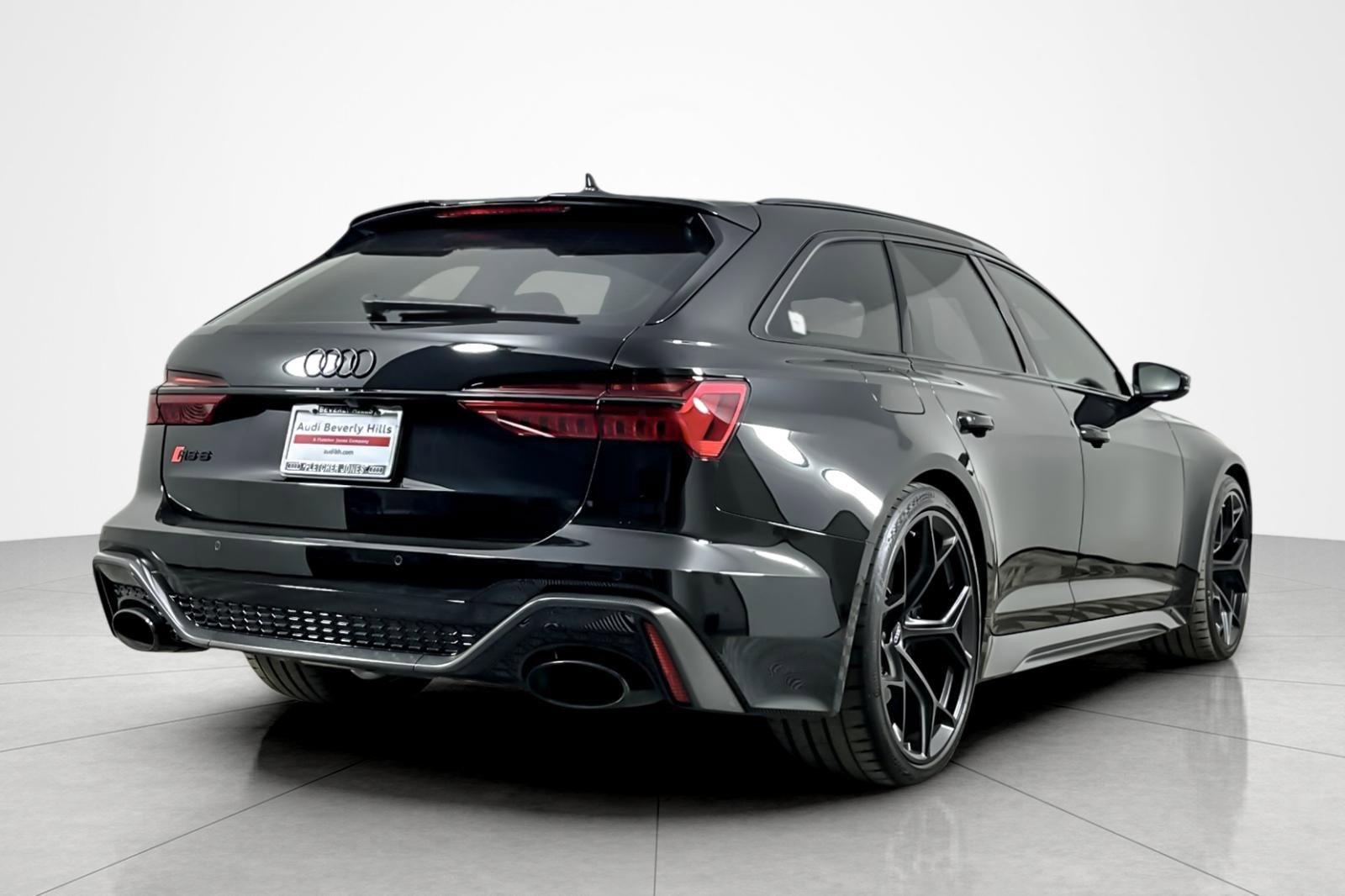 Used 2024 Audi RS 6 performance w/ Matte Carbon Package image 5