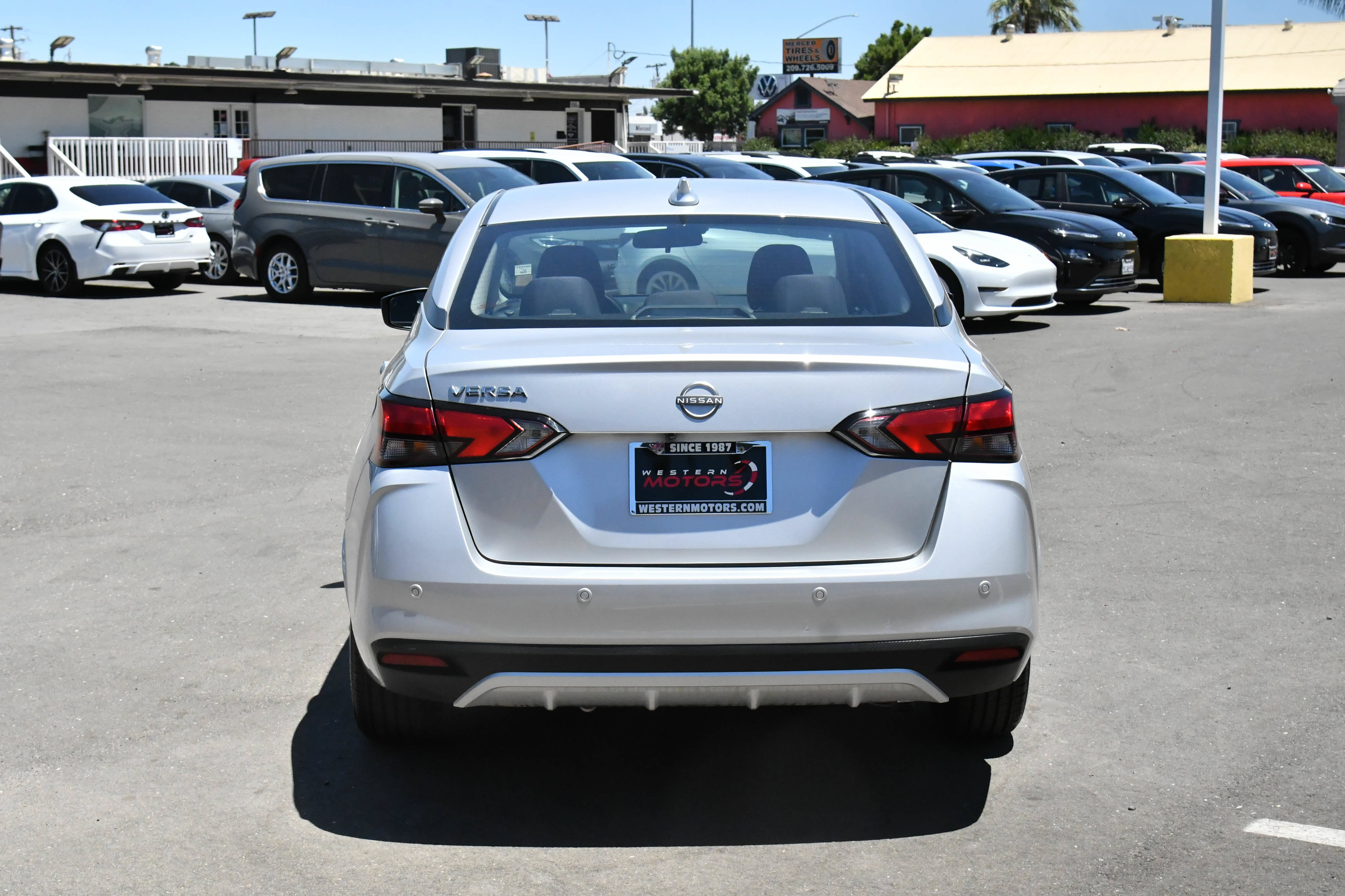 Used 2025 Nissan Versa SV FWD image 7