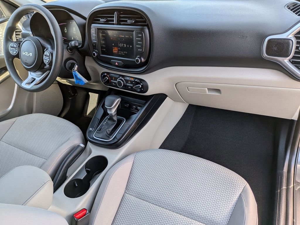 Used 2025 Kia Soul LX image 23