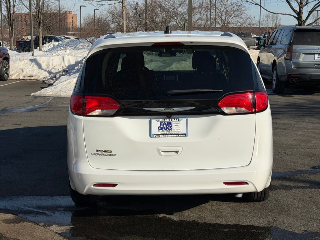 Certified 2022 Chrysler Voyager LX image 8