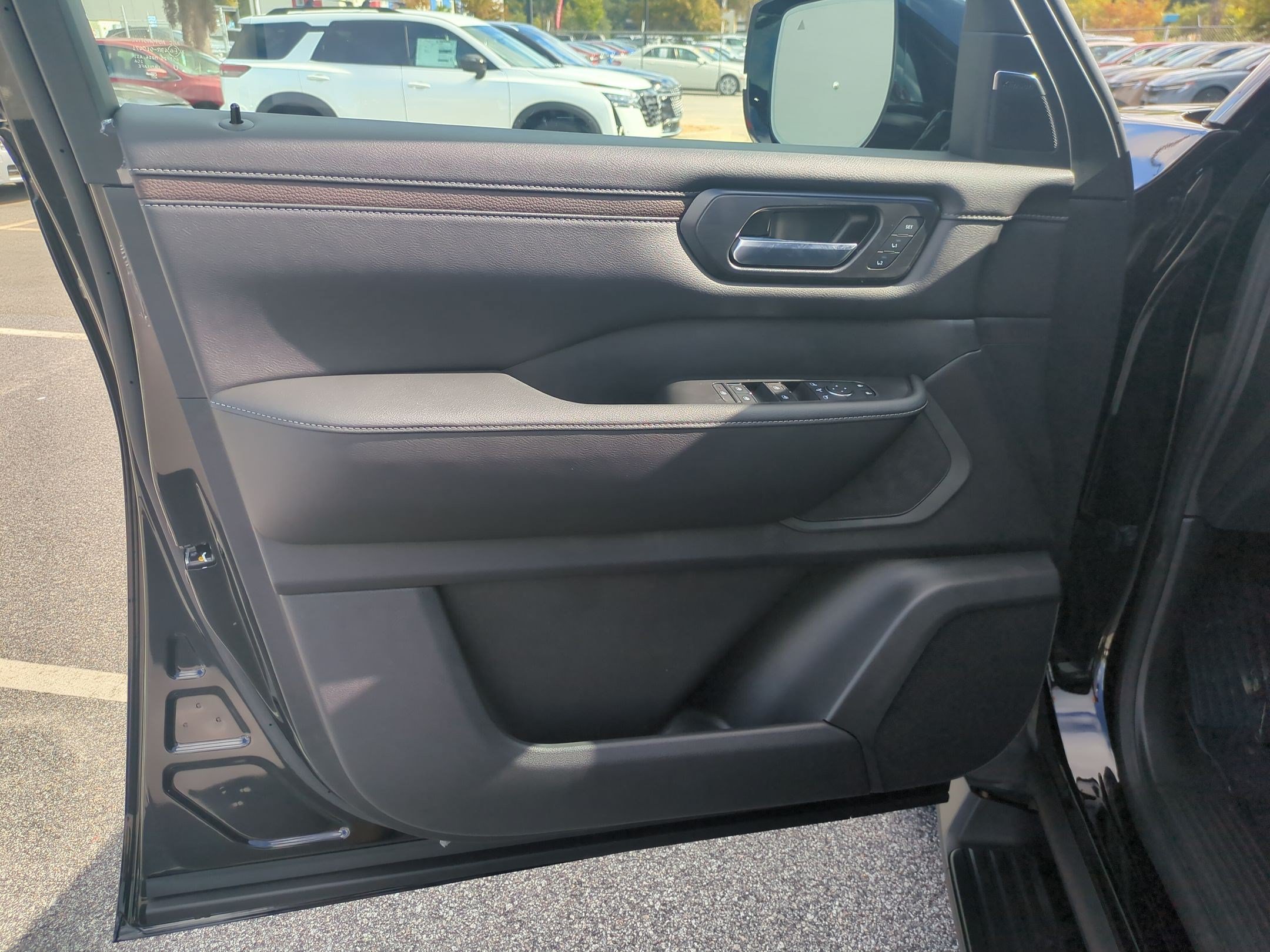 New 2026 Nissan Armada SL w/ Captain's Chari Seat Package AWD/4WD image 12
