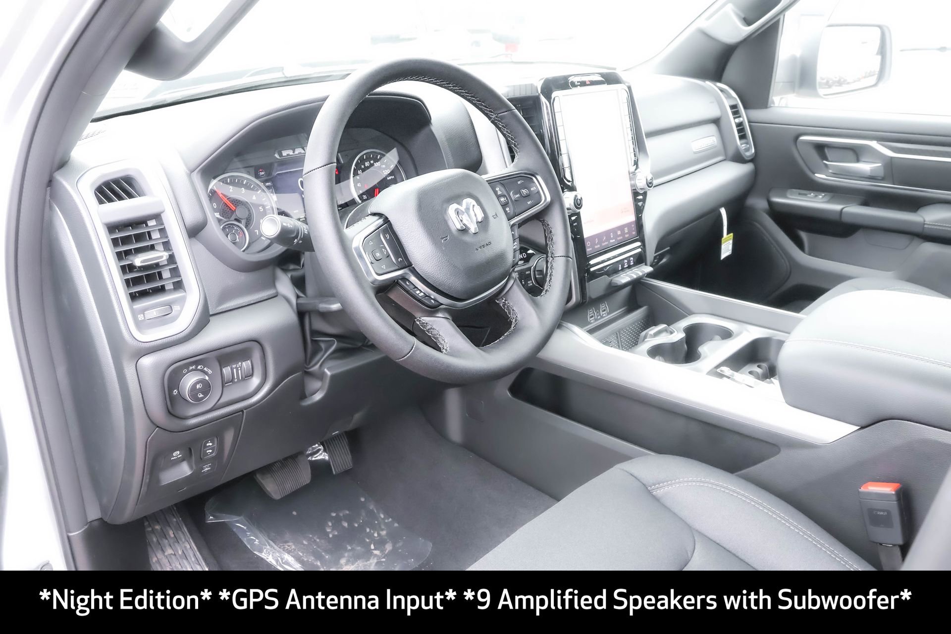 New 2026 RAM 1500 4x4 Crew Cab image 4