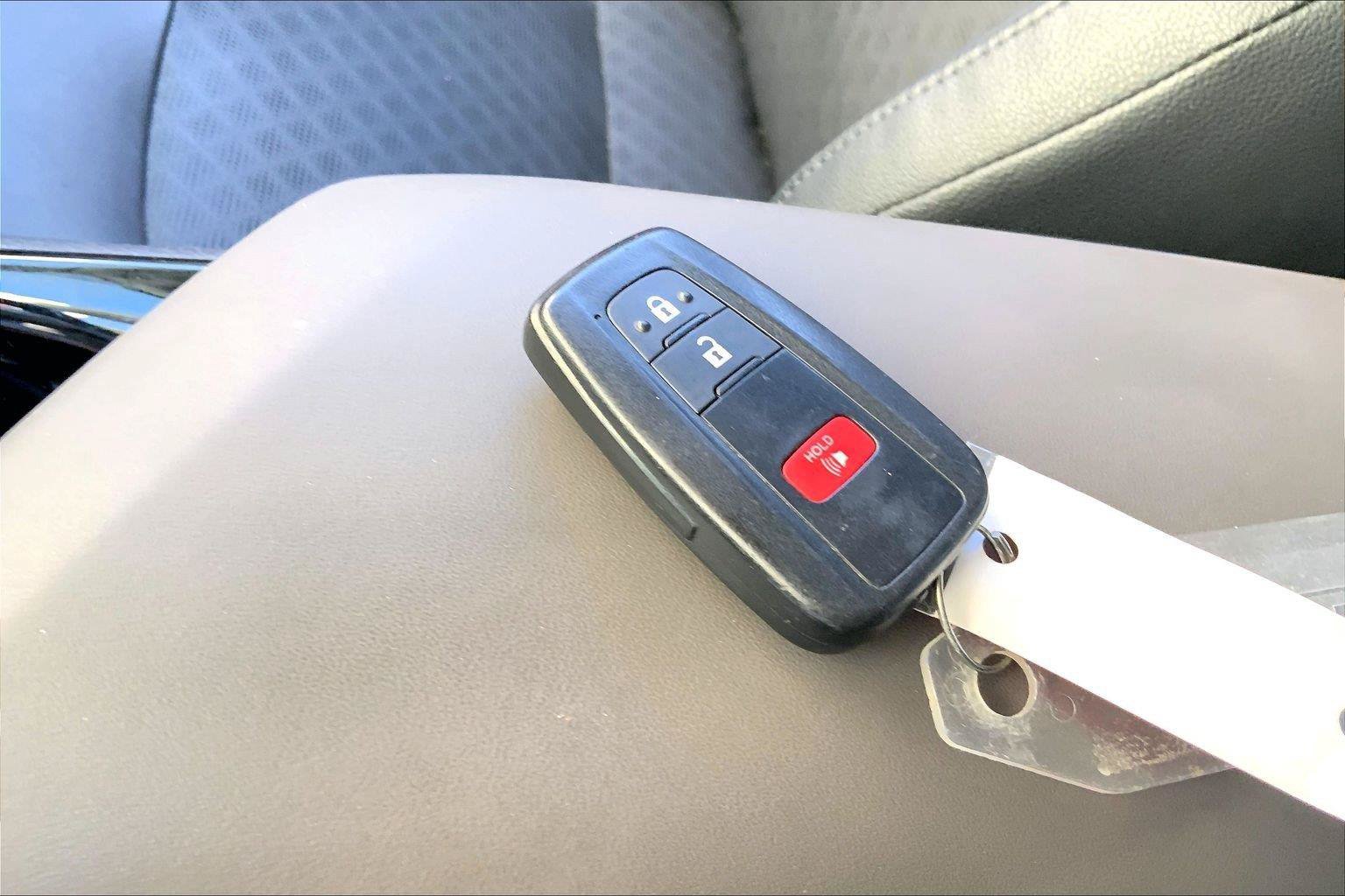 Used 2022 Toyota C-HR Limited FWD image 12