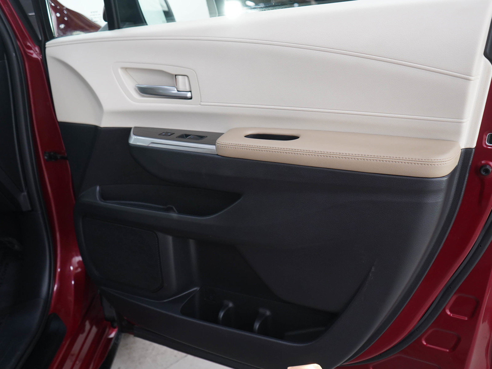 Used 2024 Toyota Sienna Limited AWD/4WD image 9