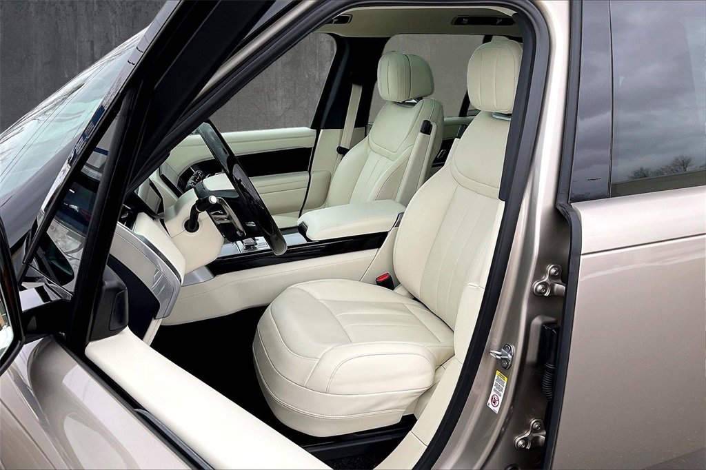 Used 2025 Land Rover Range Rover SE image 21