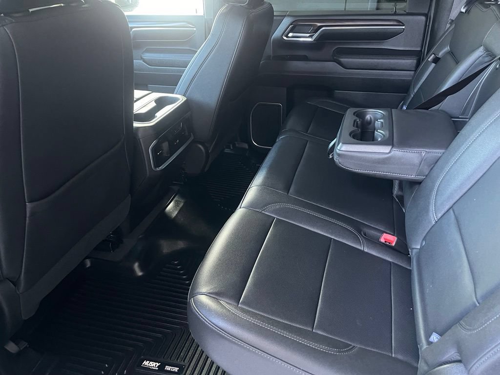 Used 2024 GMC Sierra 3500 SLT w/ SLT Premium Package RWD image 9