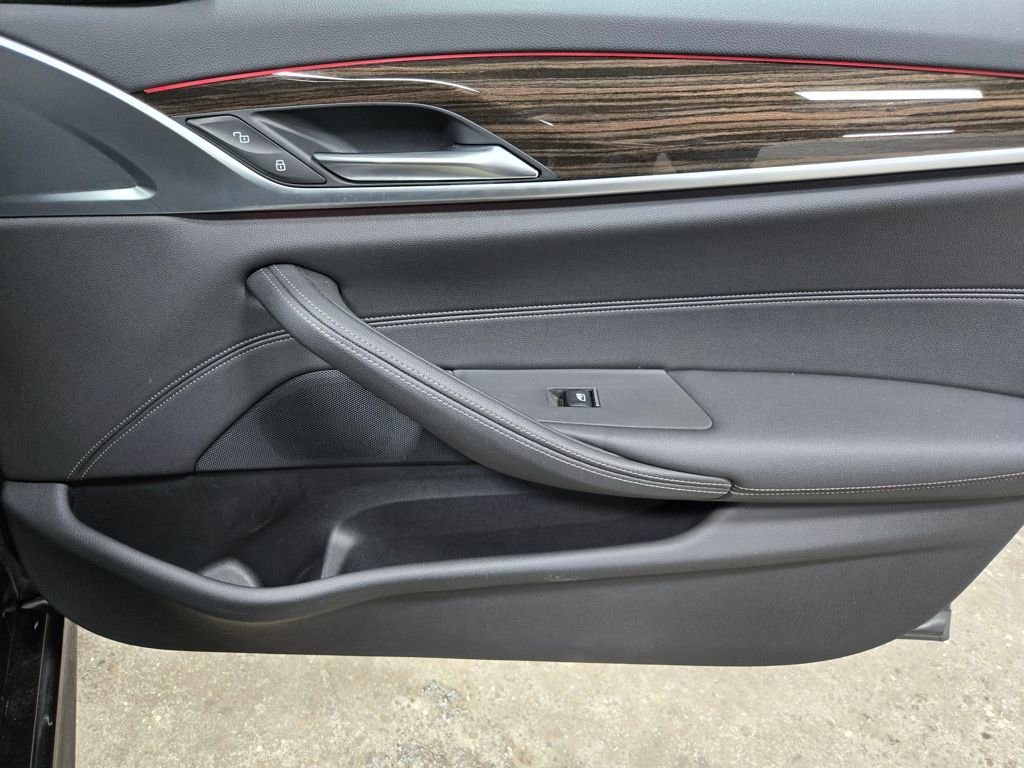 Used 2021 BMW 530e xDrive w/ M Sport Package image 51