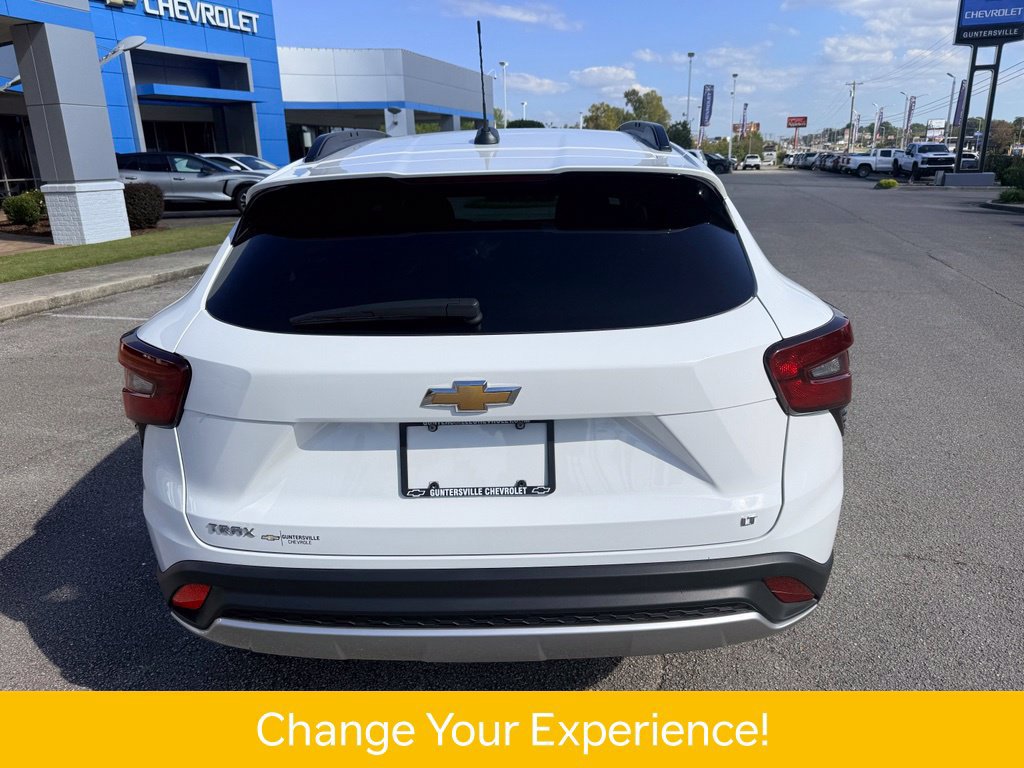 Used 2025 Chevrolet Trax LT w/ LT Convenience Package FWD image 5