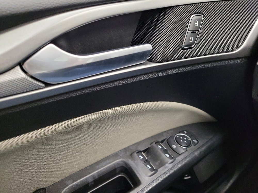 Used 2018 Ford Fusion S FWD image 27