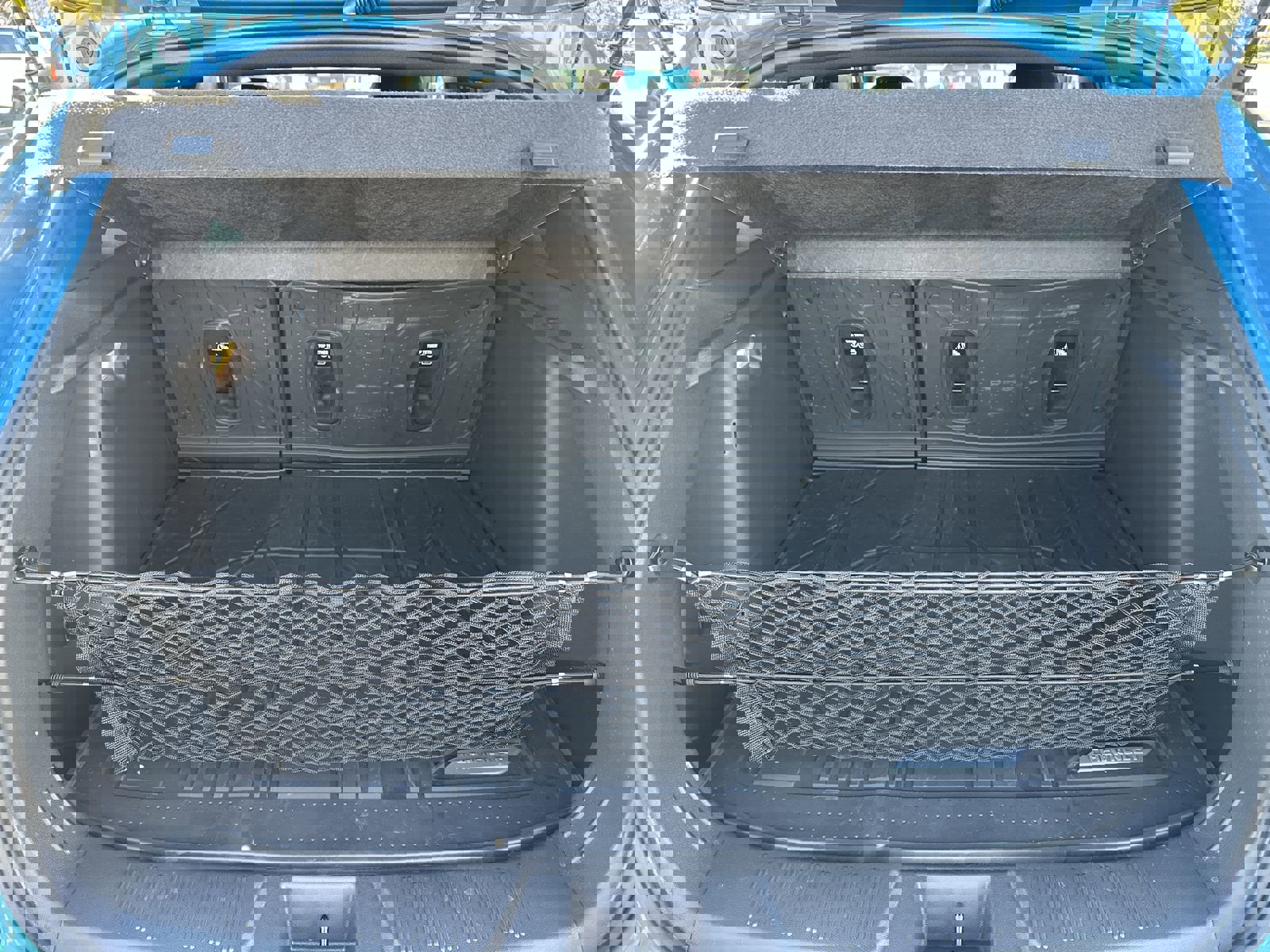 Certified 2025 Chevrolet Trax RS image 32