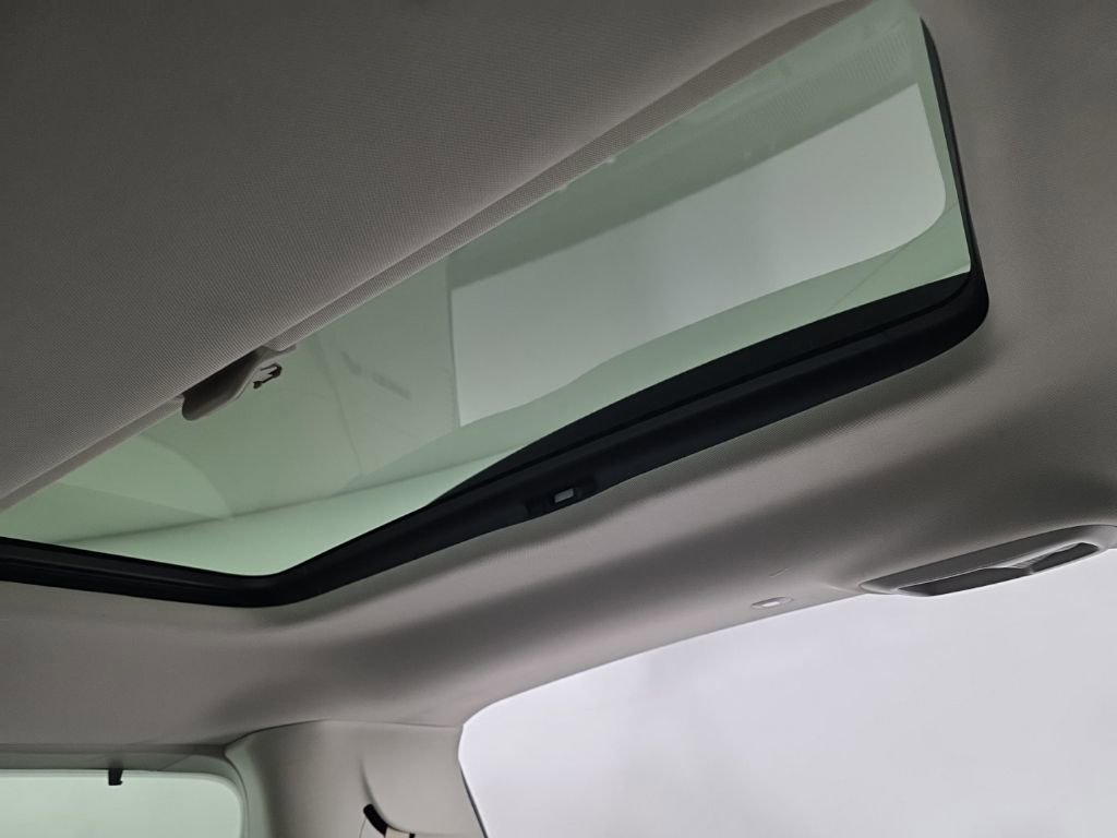 Used 2017 Chrysler Pacifica Limited image 35