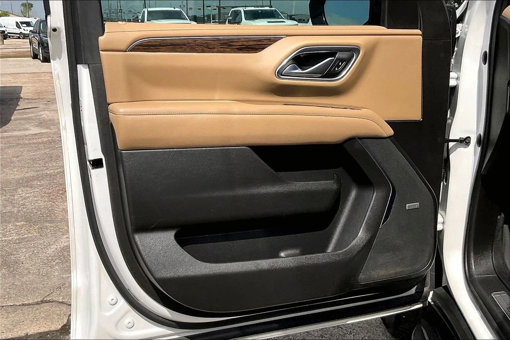Used 2021 Chevrolet Suburban Premier w/ Premium Package AWD/4WD image 17