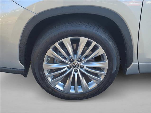 Used 2023 Toyota Highlander Platinum image 27