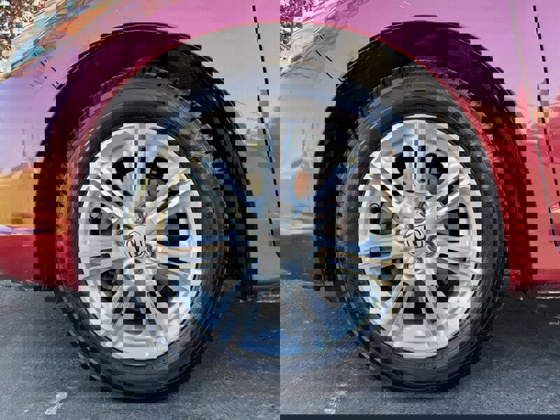 Used 2010 Honda Insight EX image 27