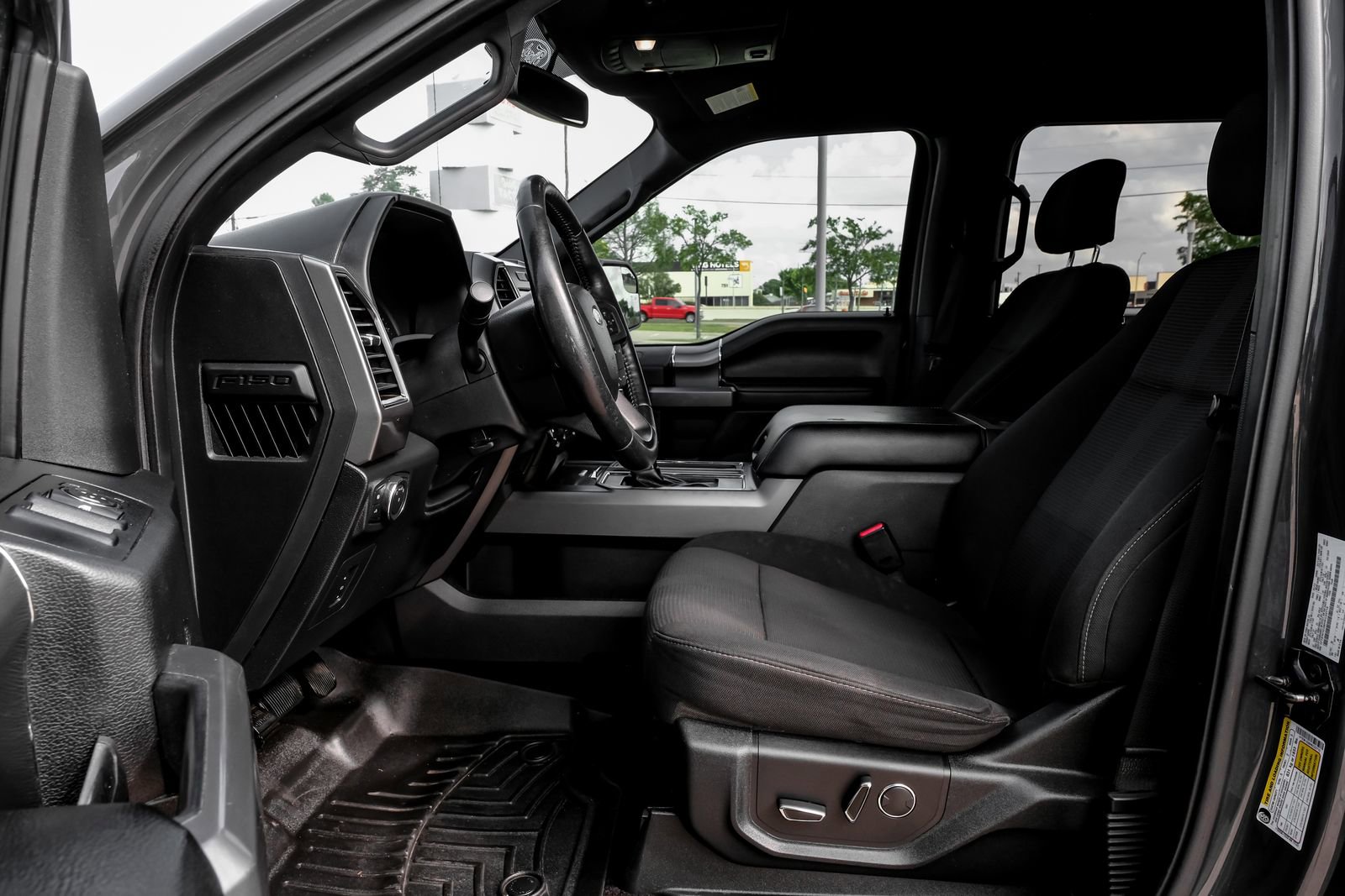 Used 2017 Ford F150 XLT w/ Equipment Group 302A Luxury AWD/4WD image 4