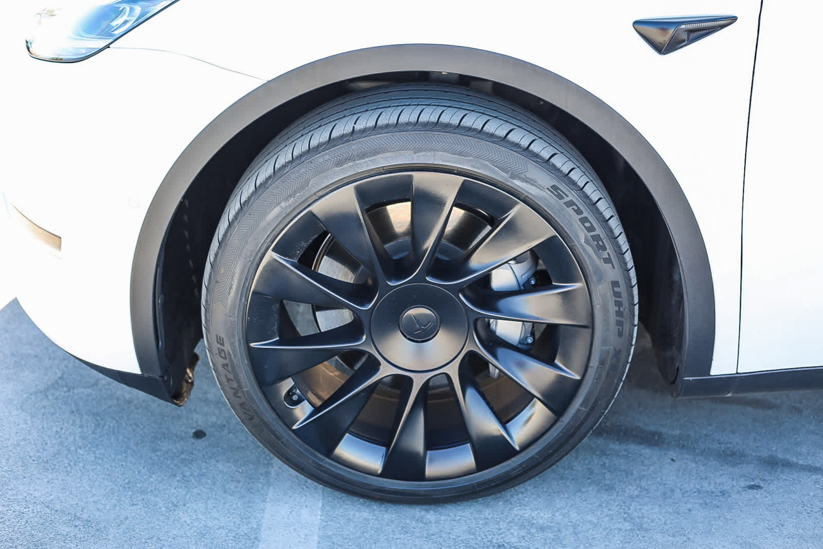 Used 2022 Tesla Model Y Long Range AWD/4WD image 10