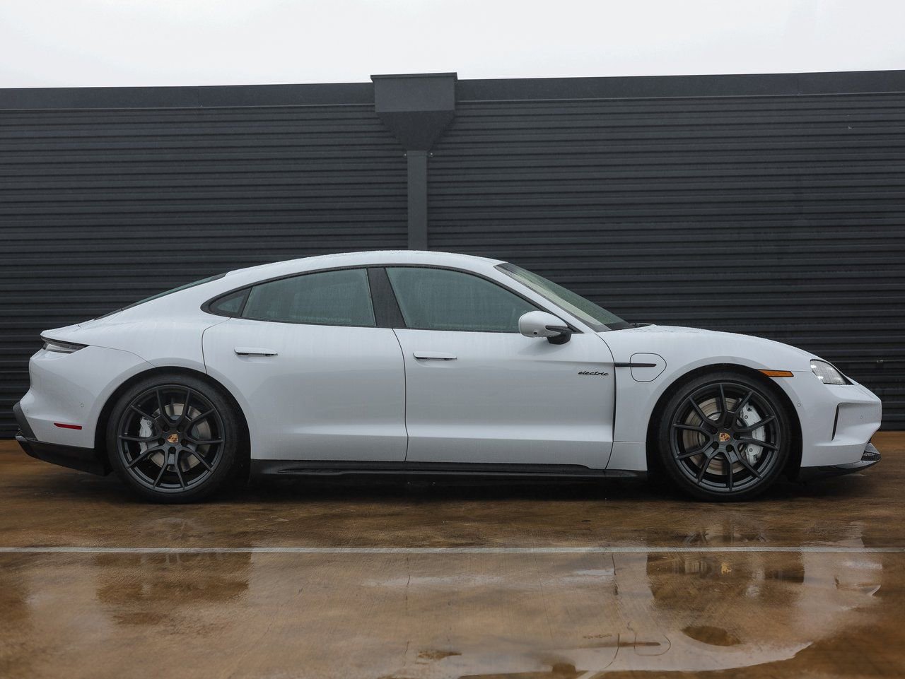 New 2026 Porsche Taycan GTS image 8