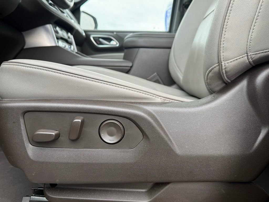 Used 2023 GMC Yukon SLT w/ SLT Premium Package image 9
