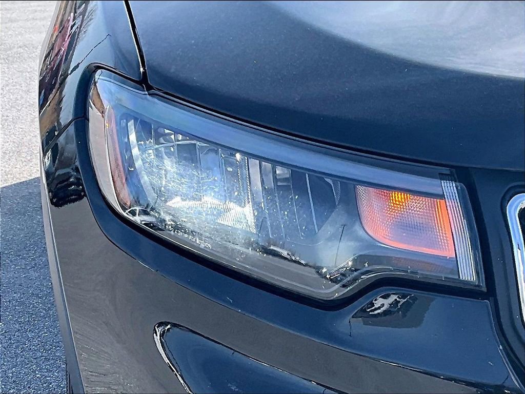 Used 2024 Jeep Compass Latitude image 30