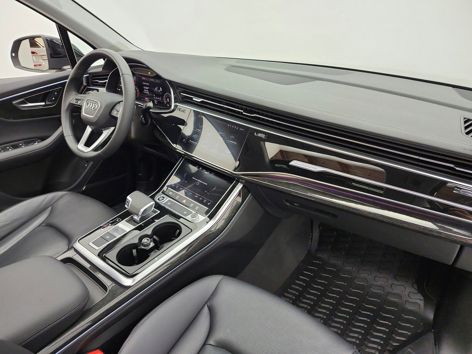 Used 2023 Audi Q7 2.0T Premium Plus w/ Premium Plus Package AWD/4WD image 21