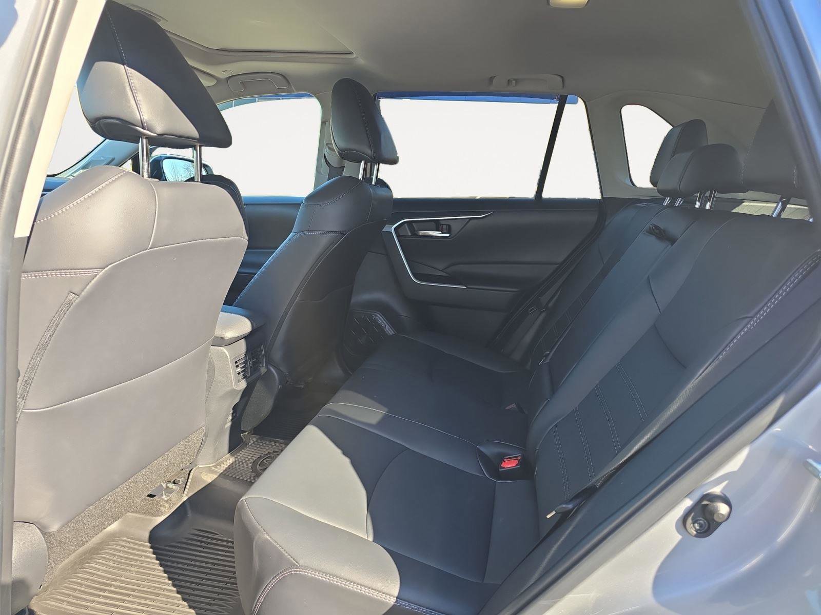 Used 2023 Toyota RAV4 XLE Premium image 19