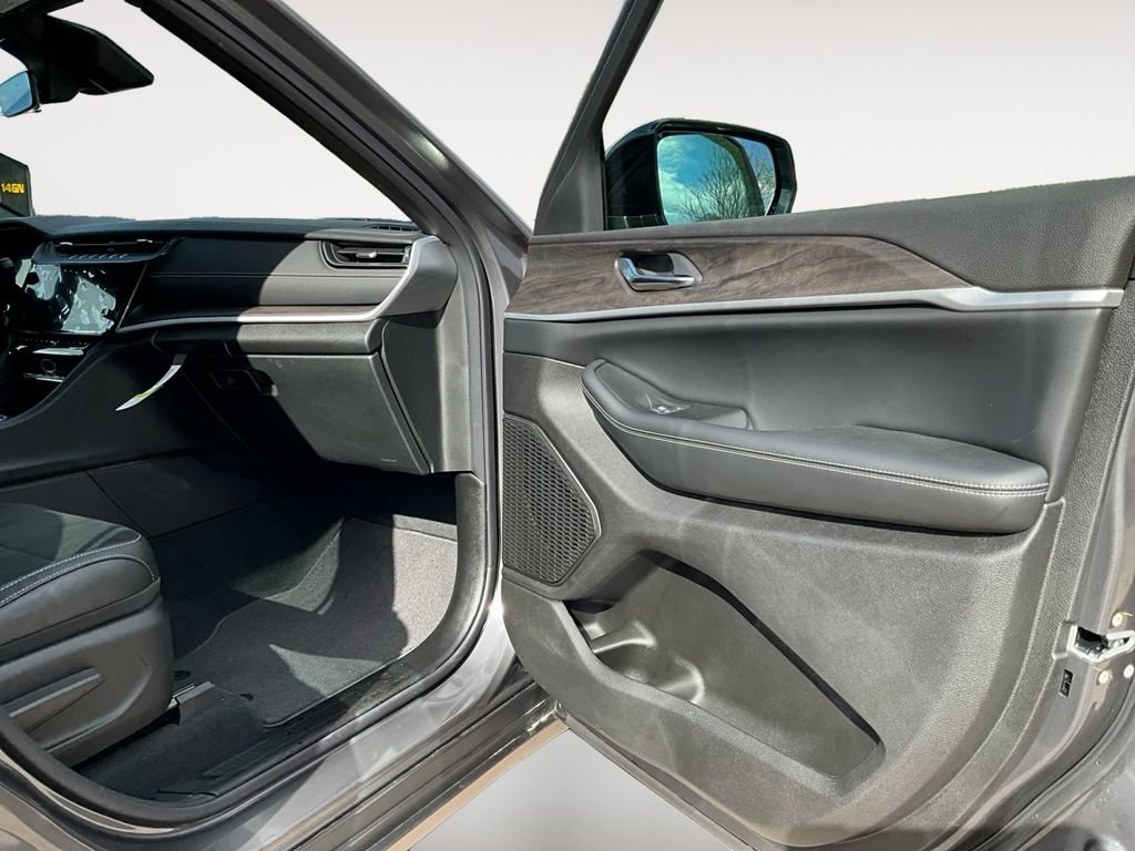 New 2026 Jeep Grand Cherokee Altitude AWD/4WD image 9