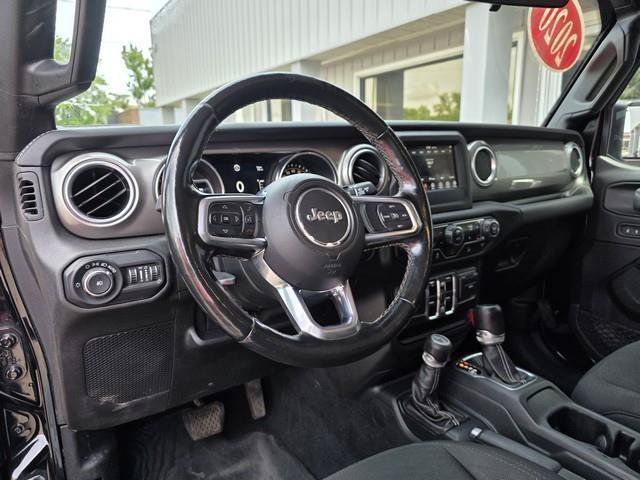 Used 2020 Jeep Wrangler Unlimited Sahara w/ Dual Top Group AWD/4WD image 10