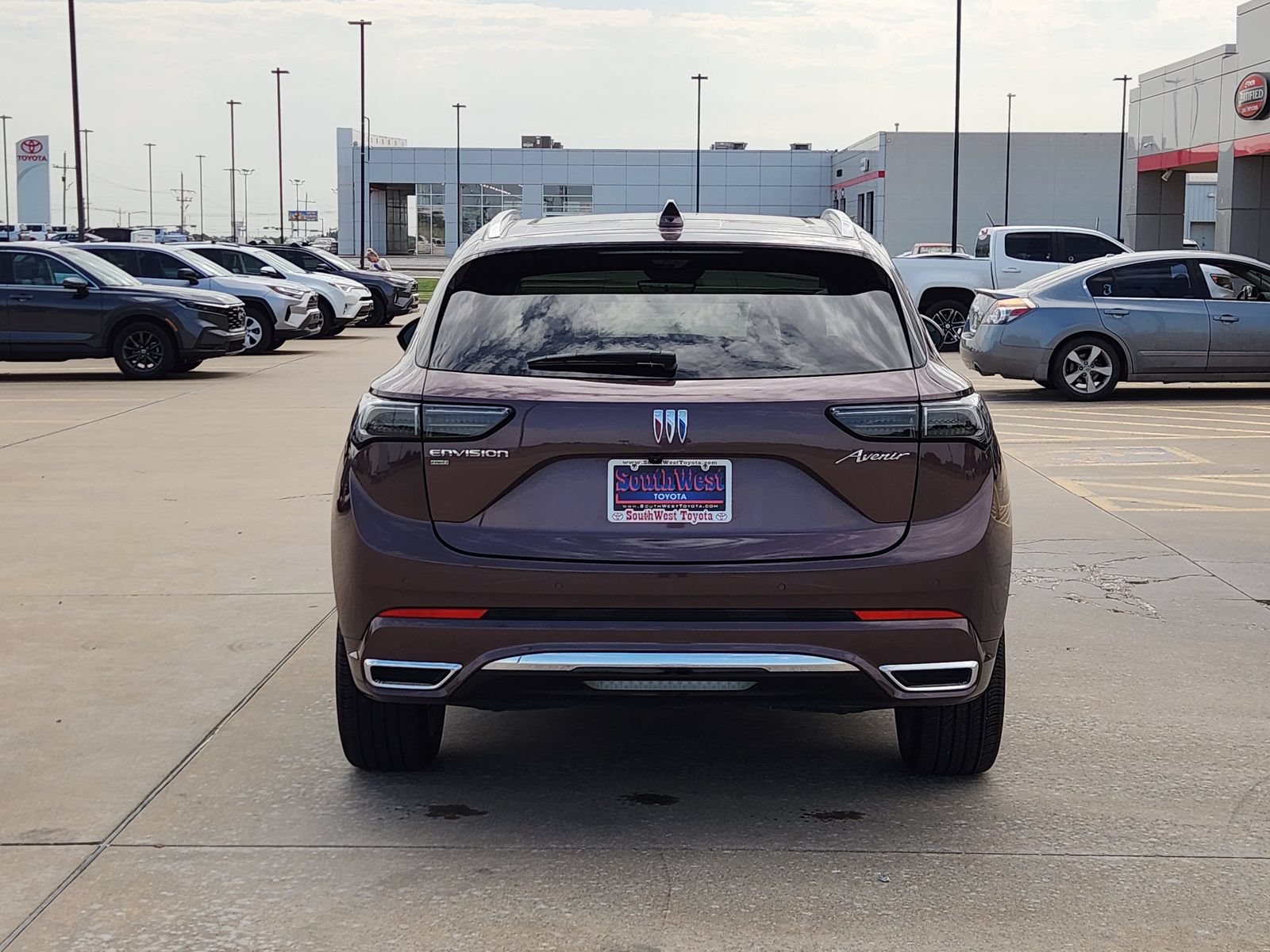 Used 2025 Buick Envision Avenir AWD/4WD image 8