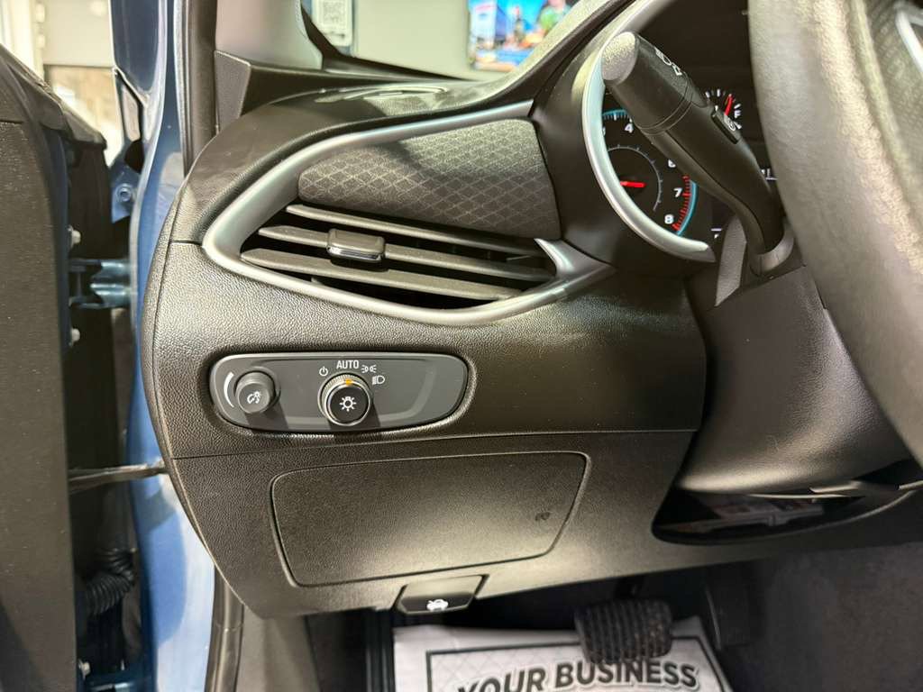 Used 2025 Chevrolet Malibu LT FWD image 21