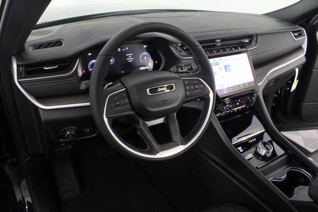 New 2025 Jeep Grand Cherokee L Limited w/ Black Appearance Package image 8