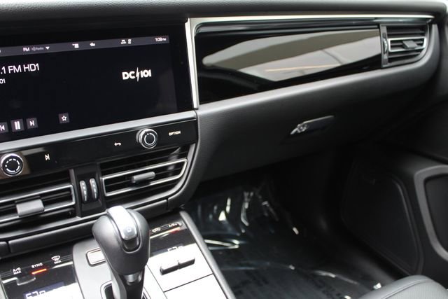 Used 2022 Porsche Macan image 14