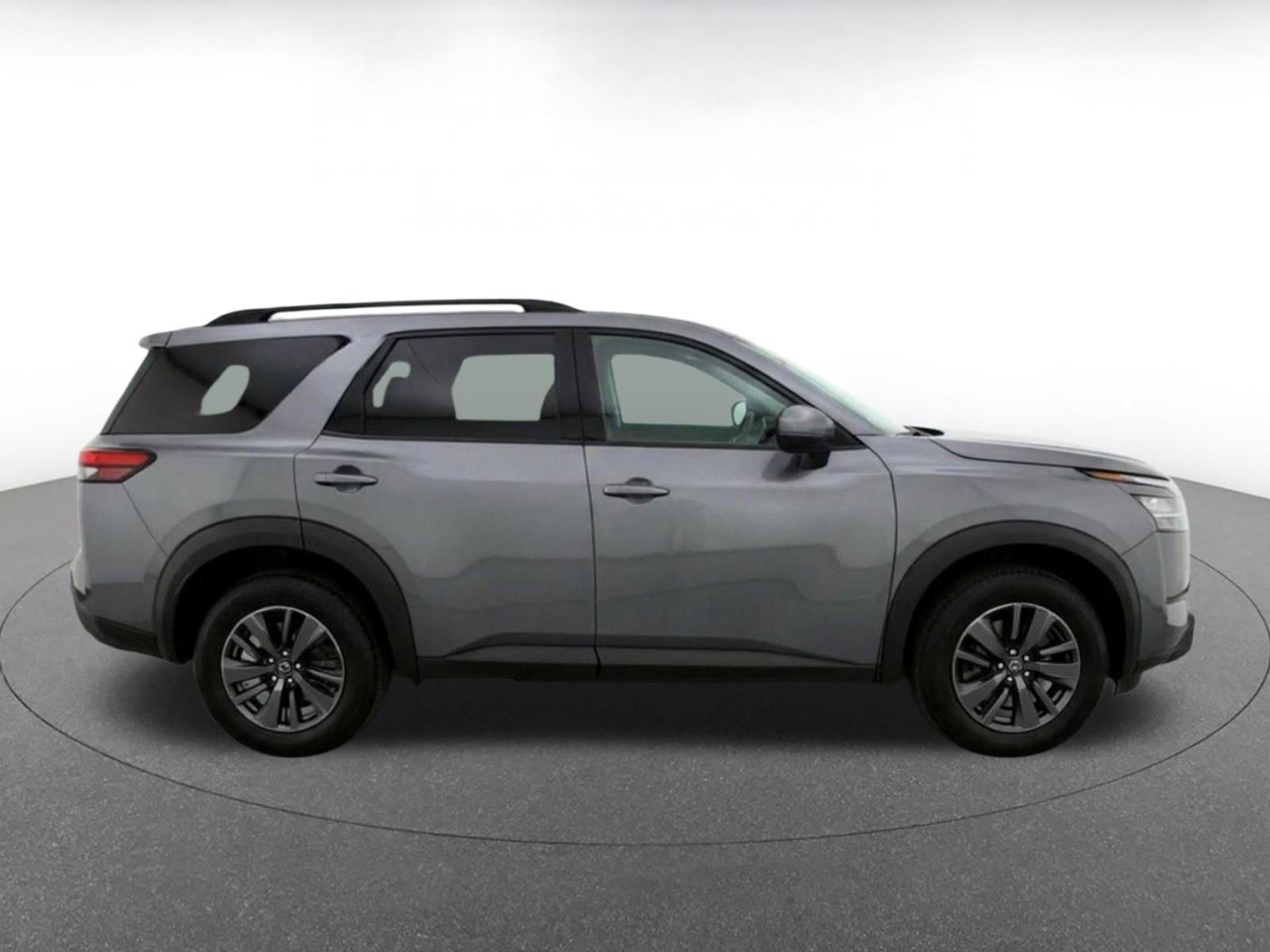 Used 2025 Nissan Pathfinder SV FWD image 10