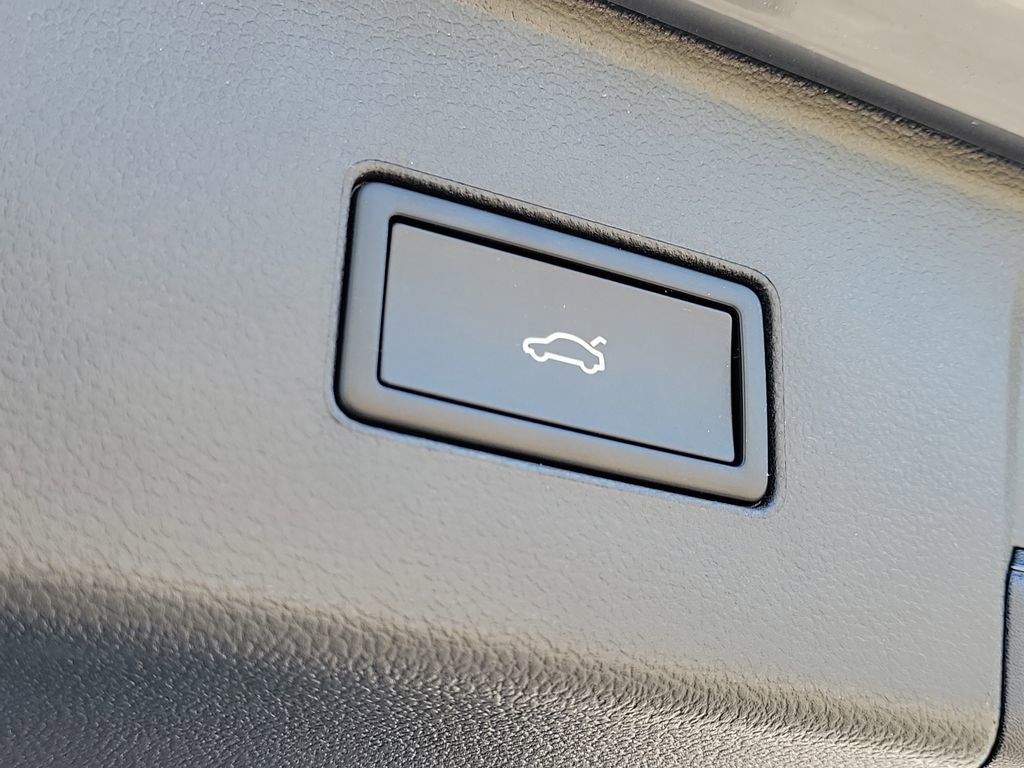 Certified 2025 Volkswagen Atlas Peak Edition SE AWD/4WD image 10