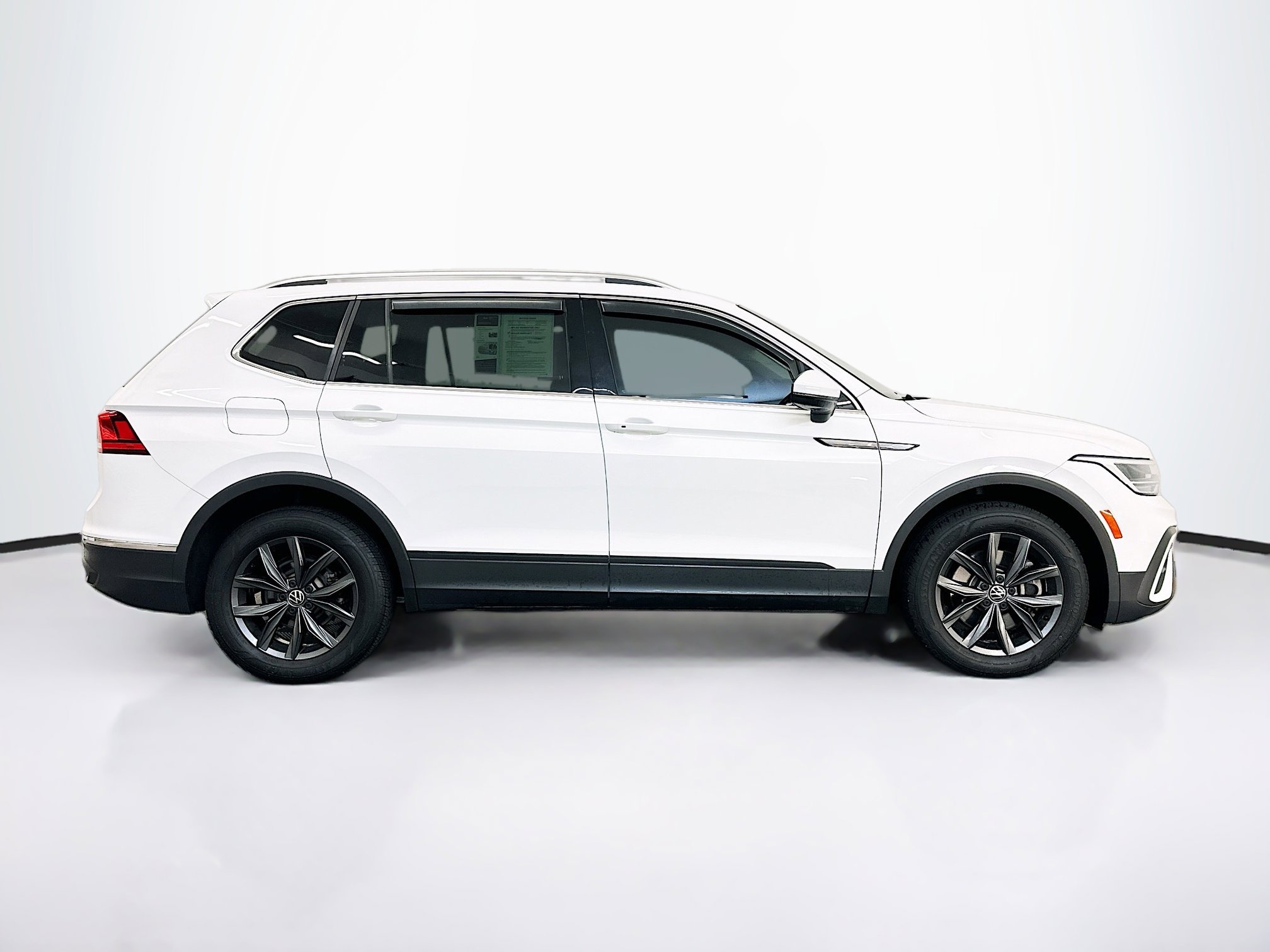 Used 2022 Volkswagen Tiguan SE image 10