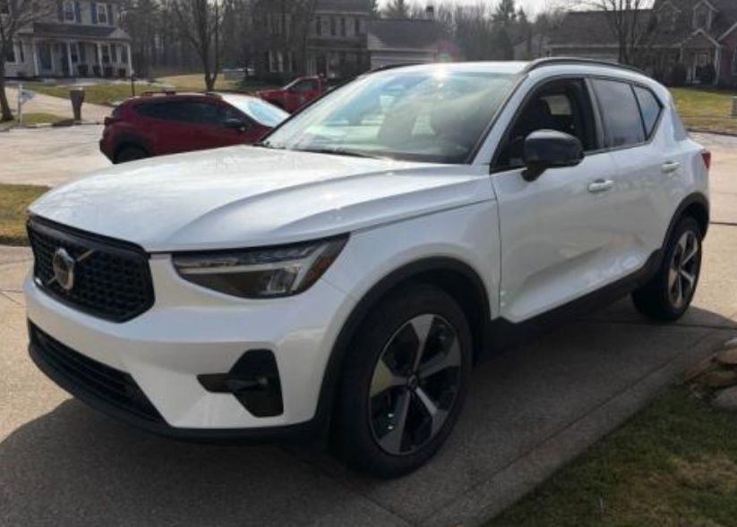 Certified 2023 Volvo XC40 B5 Plus w/ Protection Package Premier image 1