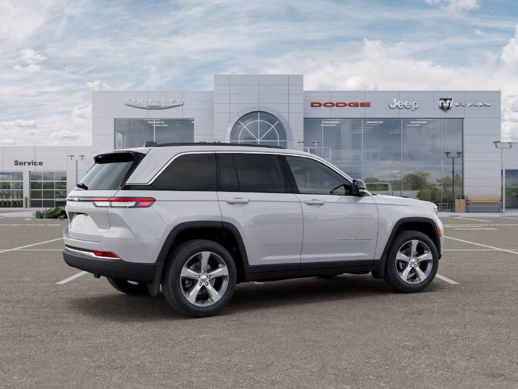 New 2026 Jeep Grand Cherokee Limited w/ MOPAR Finishing Package AWD/4WD image 4