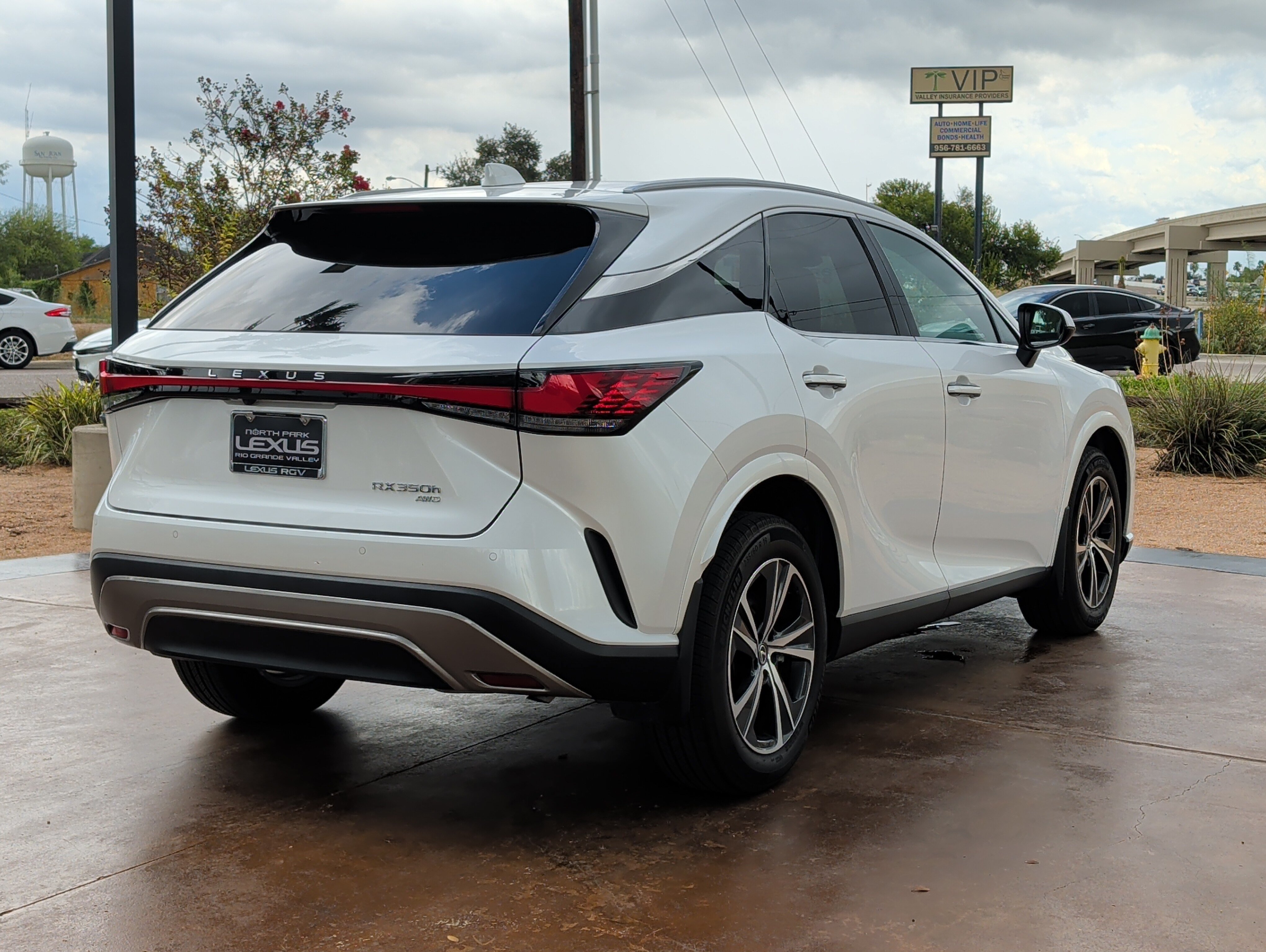 Used 2024 Lexus RX 350h w/ Accessory Package (K3) AWD/4WD image 2