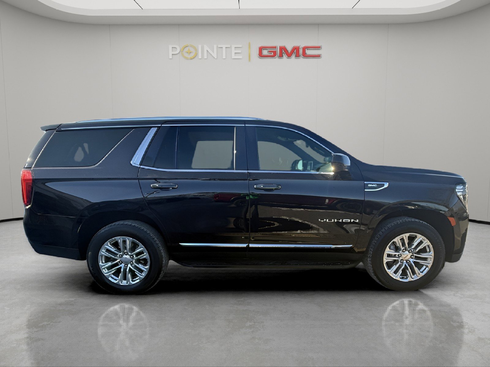 Used 2024 GMC Yukon SLT image 2